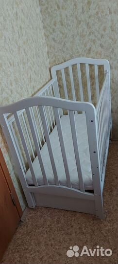 Детская кроватка Лаура с маятником и матрасом