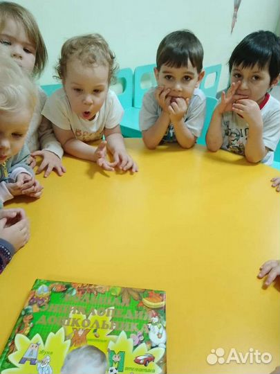 Помощник воспитатель, детский садик к малышам