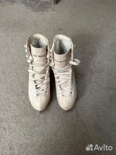 Коньки на деврчку