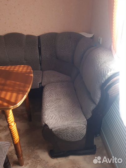 Кухонный уголок и стол