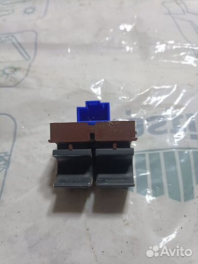 Кнопки открытия багажника бензобака VW Passat b6