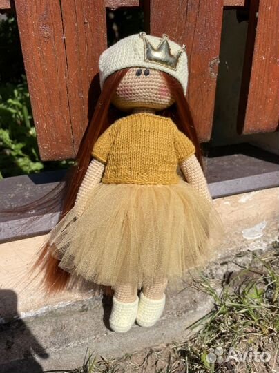 Вязаная интерьерная кукла
