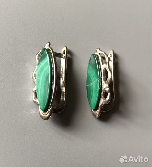 Серебряные серьги с малахитом