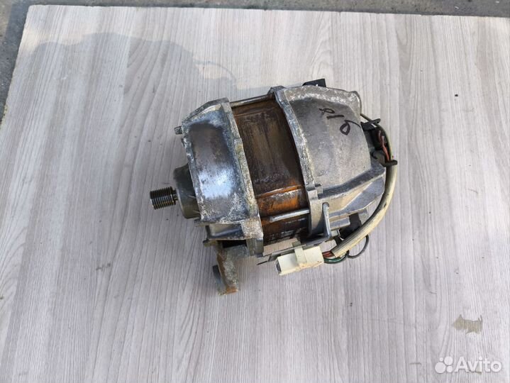 Мотор трехлапый Аристон Индезит