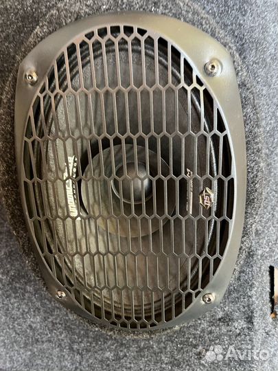 Полка задния для гранты с колонками