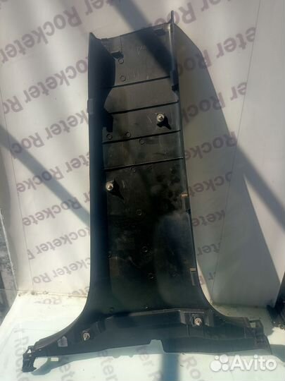 Обшивка стойки центральной левой Kia Sportage 4