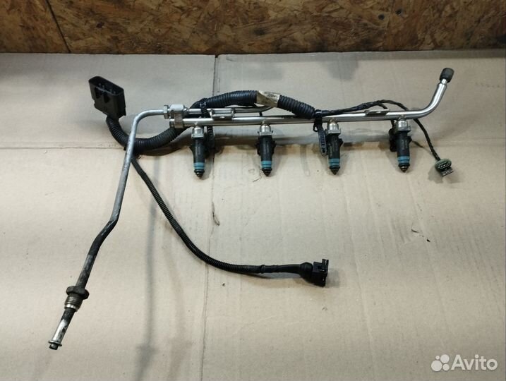 Топливная рампа с форсунками Калина 1.4 16 кл