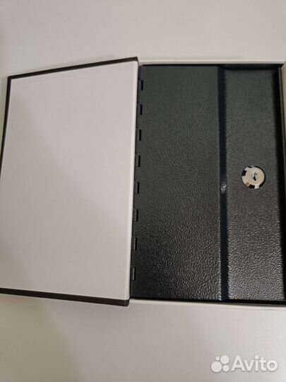 Книга-сейф чёрного цвета