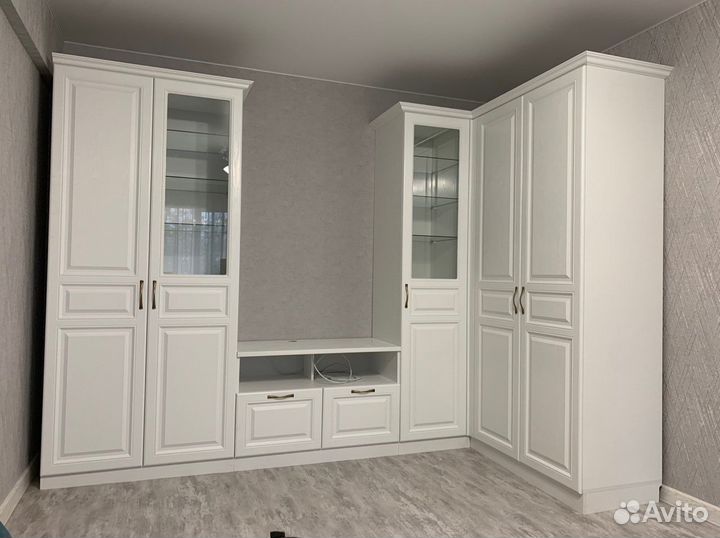 Классический шкаф с зеркалом