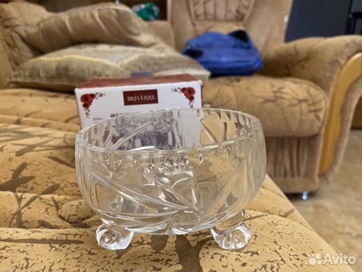 Салатник на ножках