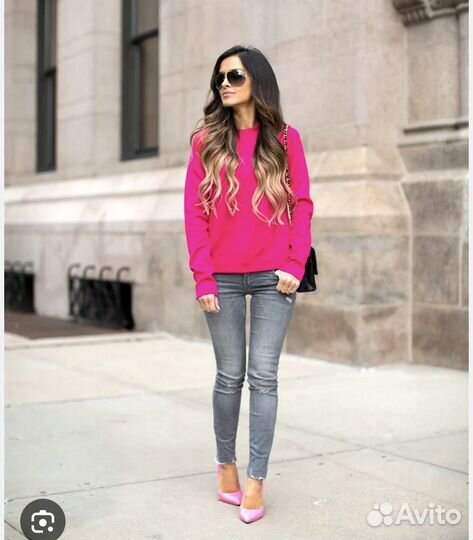 Свитер цвета фуксии