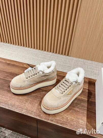 Кроссовки prada женские