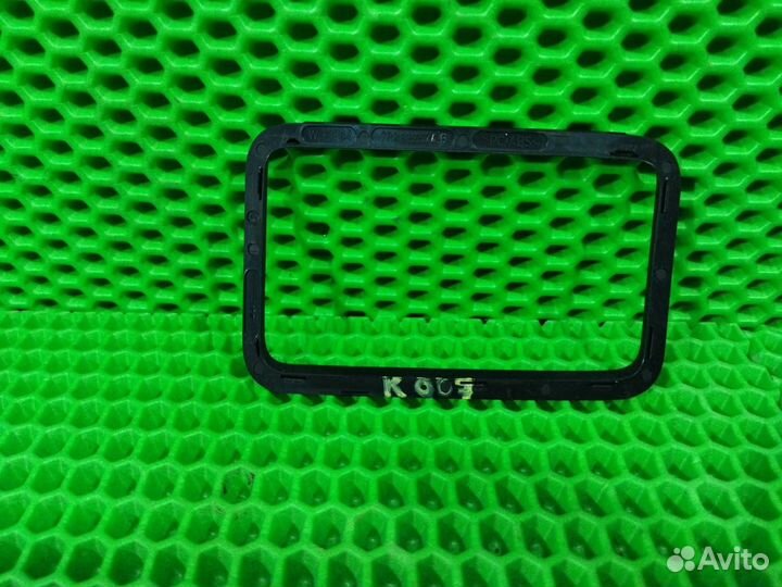 Накладка дефлектора передняя правая Volkswagen