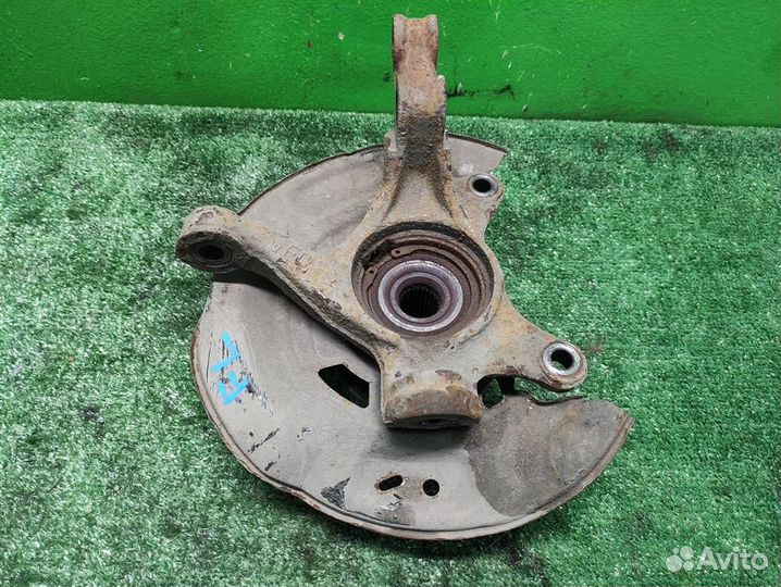 Кулак передний левый Toyota Yaris P90 2010