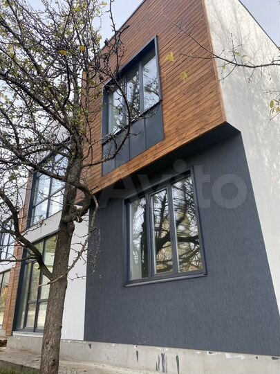 Дом 177,5 м² на участке 3 сот.