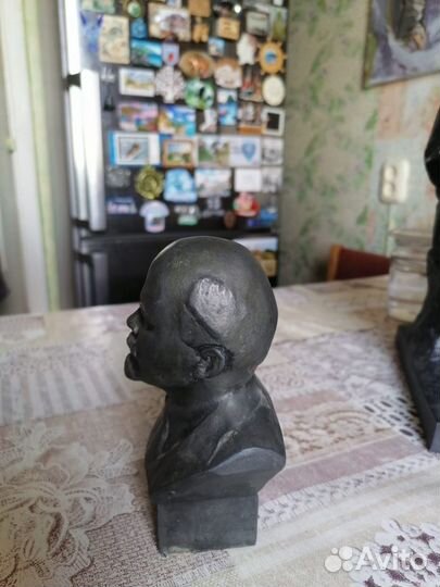 «Ленин за работой в Разливе летом 1917 г.»