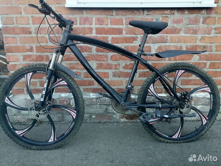 Велосипед на литых дисках BMW