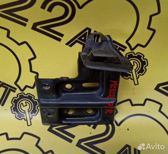 Кронштейн усилителя бампера передний правый Toyota