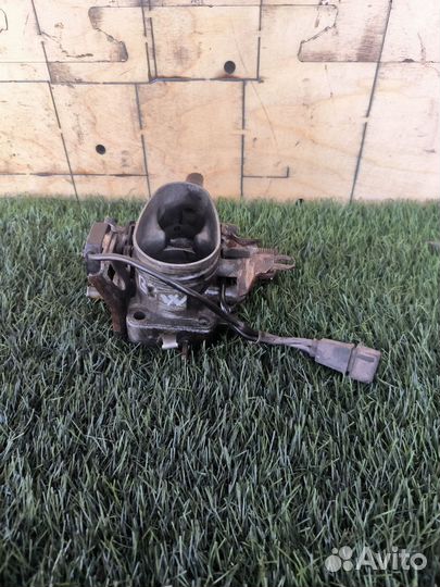 Дросcельная заслонка Volkswagen Passat B3