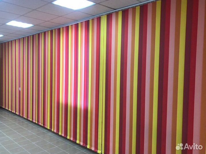 Рулонные шторы в коробе и с направляющими C8373