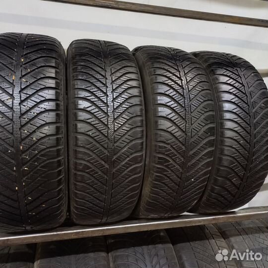 Goodyear Vector 4Seasons 215/60 R16