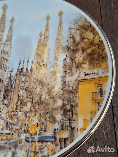 Настенная декоративная тарелка фарфор Барселона