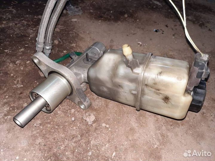 Главный тормозной цилиндр Peugeot 407 2005