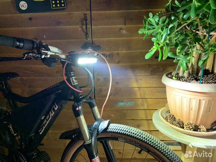 Очень яркая фара 1200 lm 4000 мАч