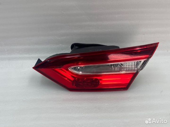 Фонарь внутренний задний правый Toyota Camry