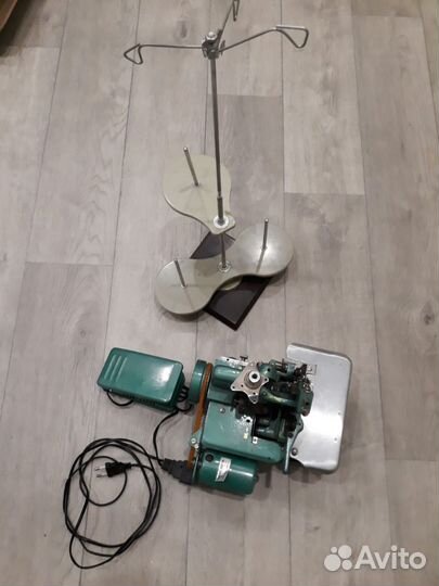 Оверлок для швейной машины бу