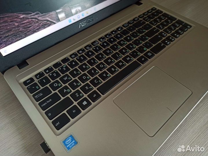 Ноутбук asus
