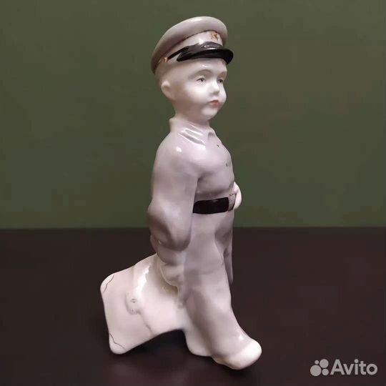 Фарфоровые статуэтки СССР, школьник, гимназист лфз