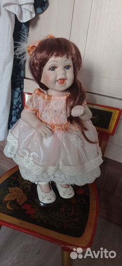 Кукла фарфоровая