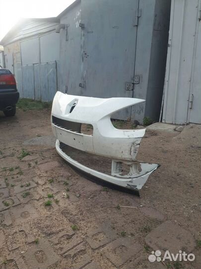 Продам передний бампер Рено Флюинс 2012 года