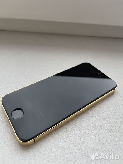 iPhone SE, 64 ГБ