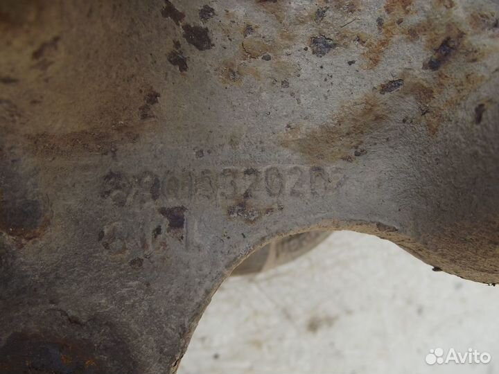 Поворотный кулак правый Mercedes Sprinter 210D