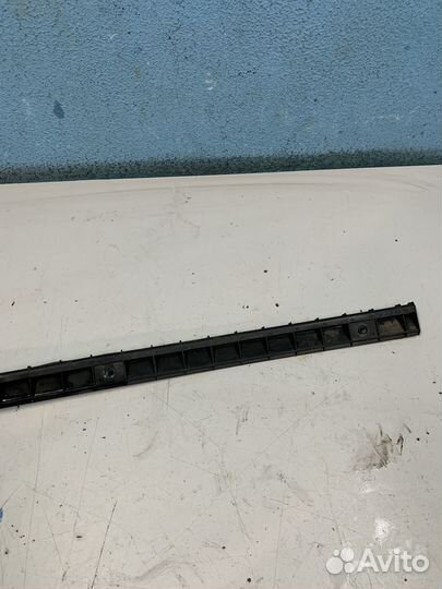 Кронштейн центральный бампера заднего passat b5