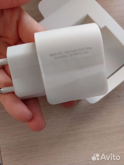 Сетевое зарядное устройство Apple mhje3ZM/A белый