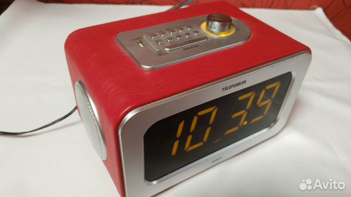 Портативный радиоприёмник.Часы.Telefunken TF-1633U