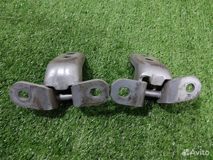 Петля двери правая Toyota RAV4 A2 2005