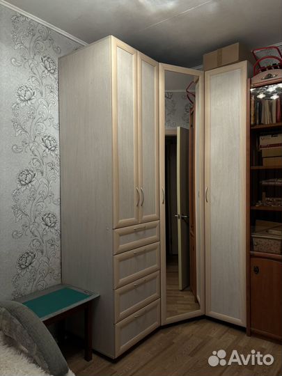 Угловой шкаф