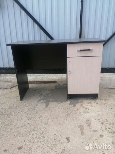 Письменный стол
