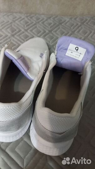 Кроссовки женские