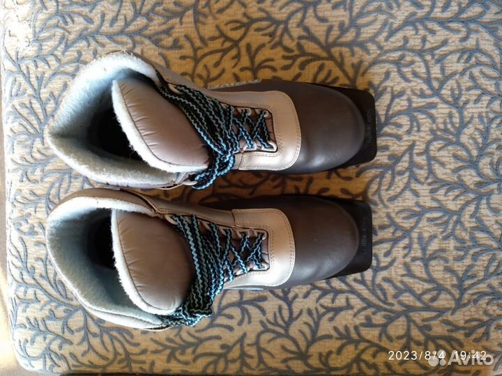 Продам лыжи, ботинки, палки, чехлы