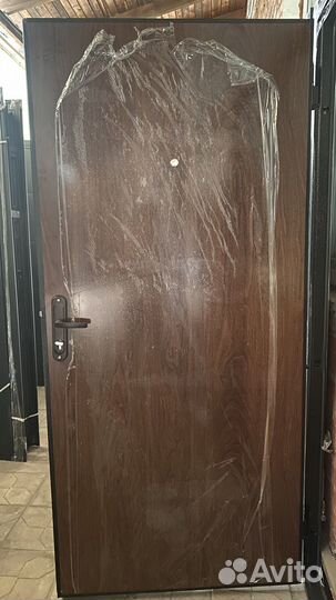 Дверь входная уличная