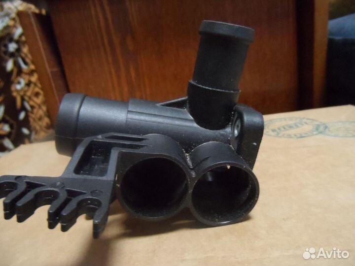 Тройник системы охлаждения volkswagen passat b3 b4