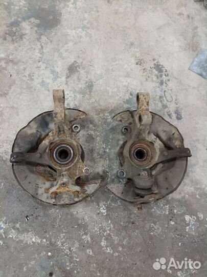 Кулак поворотный Toyota Corolla 120 00-06г