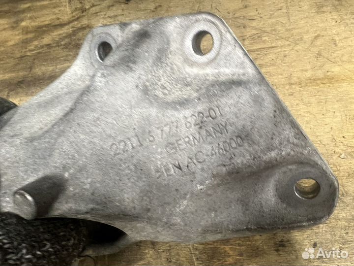 Кронштейн двигателя N63 правый BMW F01 F02 F10 F12