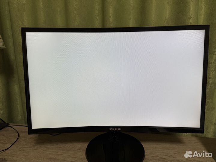 Монитор изогнутый Samsung