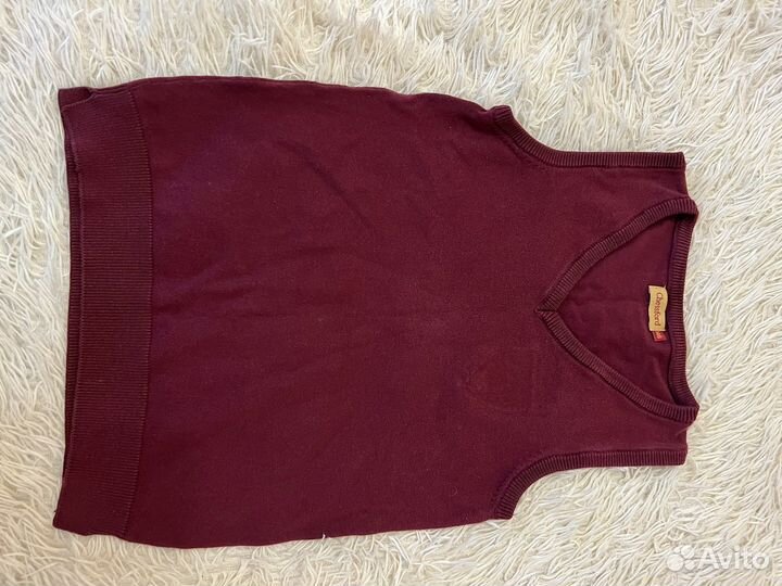Бордовая жилетка